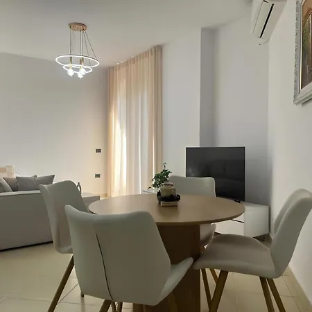 Διαμέρισμα Meghan Τίρανα